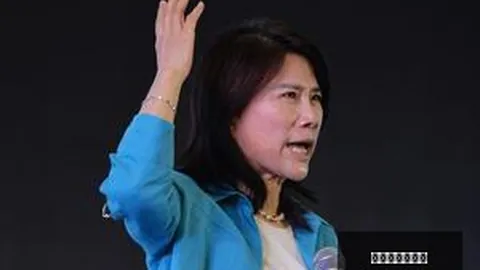 热刺1亿镑引援引热议：AI足球机器人惨遭滑铁卢，球迷笑谈黑科技失败瞬间
